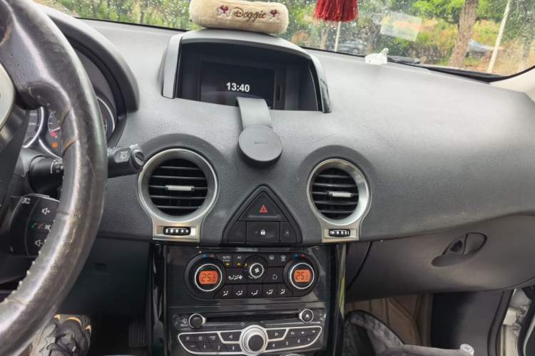 Used Renault Koleos 2012 2.5L Two-Wheel Drive Comfort Edition with Navigation Audio And AC Panel