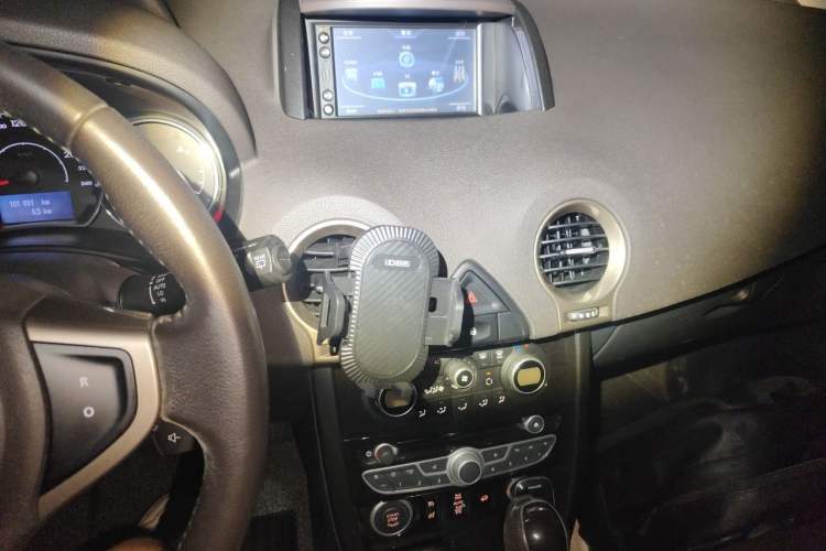 Used Renault Koleos 2012 2.5L 4x4 Comfort Edition with Navigation Audio And AC Panel