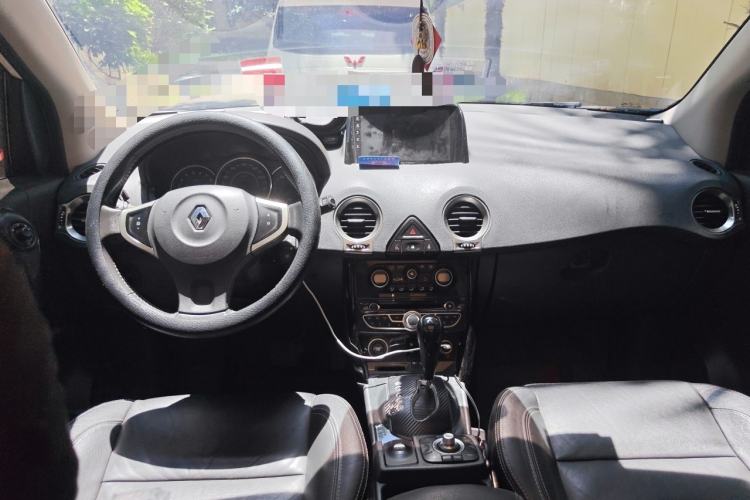 Used Renault Koleos 2012 2.5 Two-Wheel Drive Urban Edition Center Console