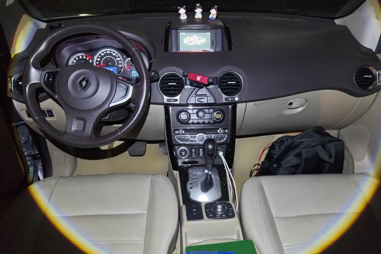 Used Renault Koleos 2012 2.5L 4x4 Comfort Edition with Navigation Center Console