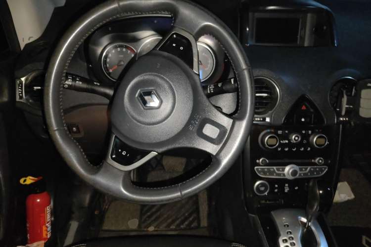 Used Renault Koleos 2012 2.5L 4x4 Comfort Edition with Navigation Center Console