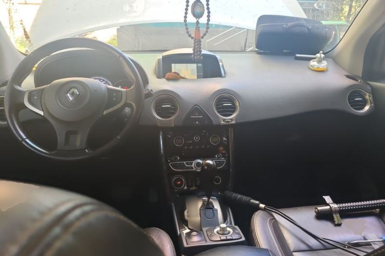 Used Renault Koleos 2012 2.5L 4x4 Comfort Edition with Navigation Center Console