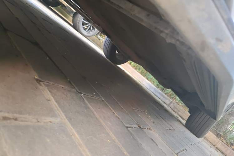 Used Renault Koleos 2012 2.5L 4x4 Comfort Edition with Navigation Chassis Front Left
