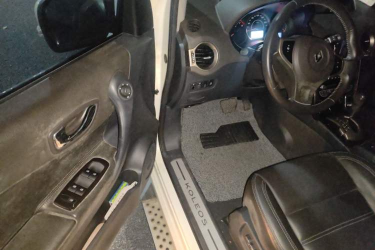 Used Renault Koleos 2012 2.5L 4x4 Comfort Edition with Navigation Driver Seat