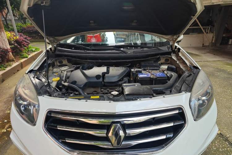 Used Renault Koleos 2012 2.5L Two-Wheel Drive Comfort Edition with Navigation Engine Bay