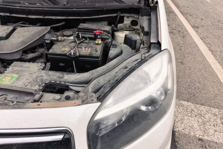 Used Renault Koleos 2012 2.5L Two-Wheel Drive Comfort Edition with Navigation Engine Bay Left