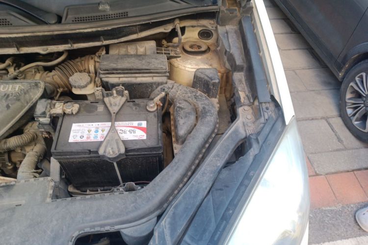 Used Renault Koleos 2012 2.5L Two-Wheel Drive Comfort Edition with Navigation Engine Bay Left
