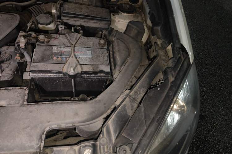 Used Renault Koleos 2012 2.5L 4x4 Comfort Edition with Navigation Engine Bay Left