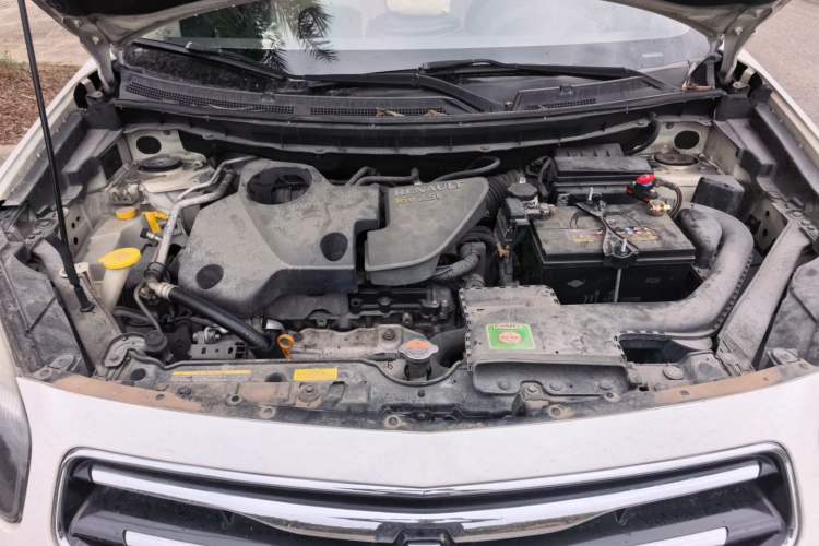 Used Renault Koleos 2012 2.5L Two-Wheel Drive Comfort Edition with Navigation Engine Bay