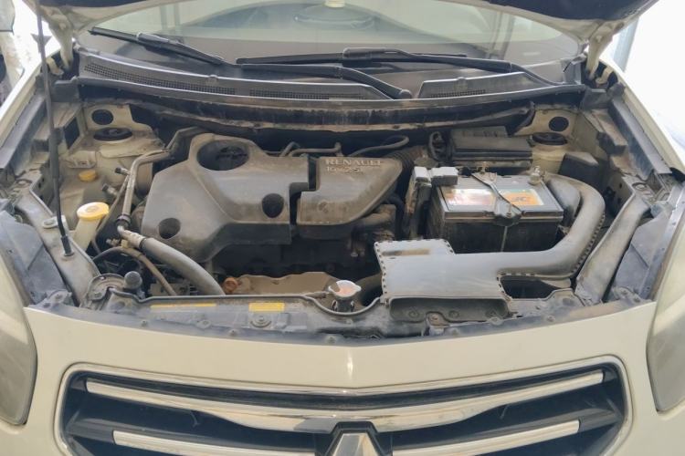Used Renault Koleos 2012 2.5L 4x4 Comfort Edition with Navigation Engine Bay
