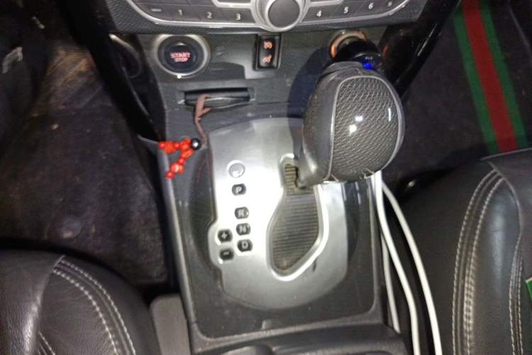 Used Renault Koleos 2012 2.5L Two-Wheel Drive Comfort Edition with Navigation Gear Lever