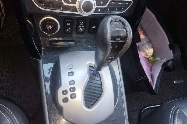 Used Renault Koleos 2012 2.5L 4x4 Comfort Edition with Navigation Gear Lever