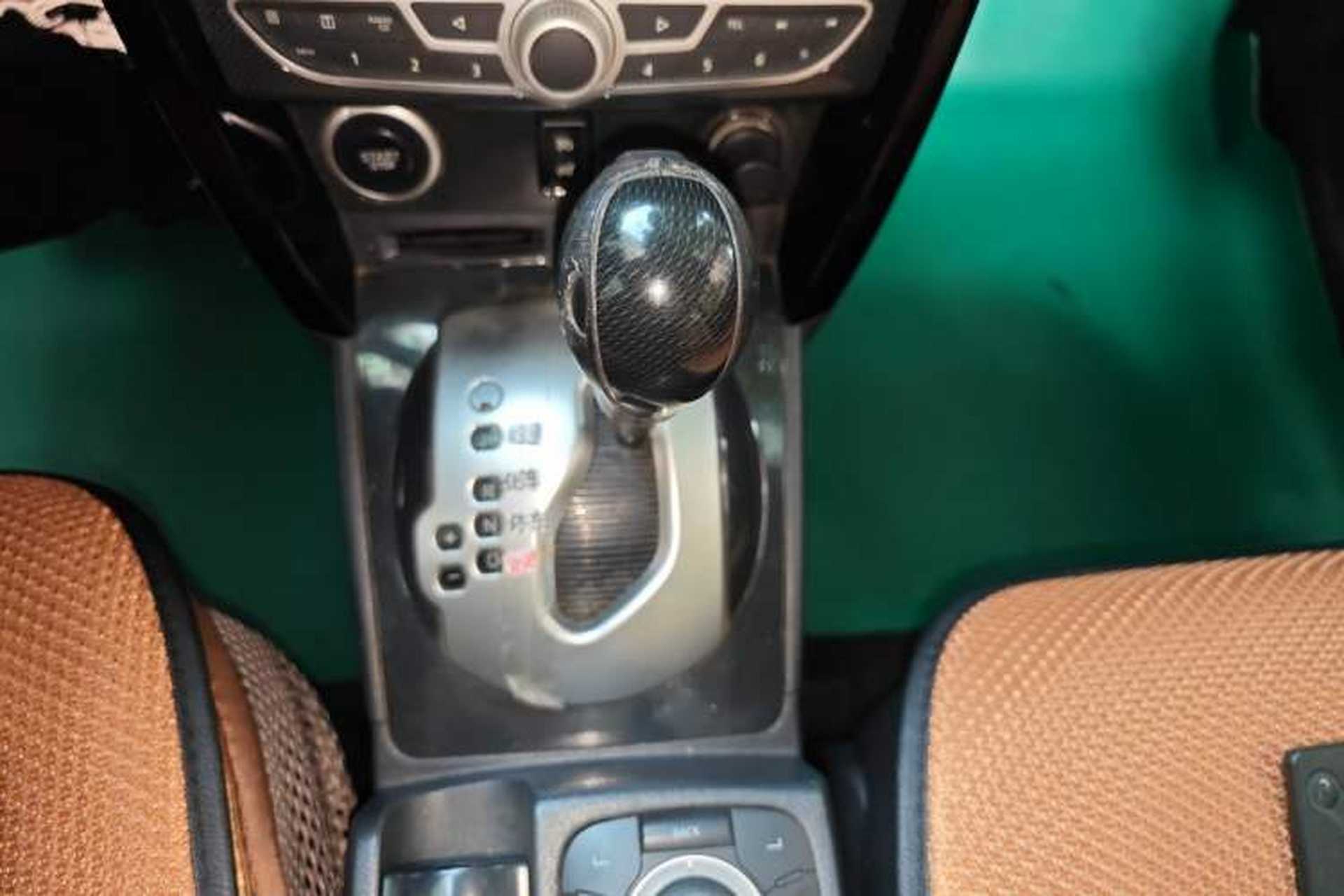 Used Renault Koleos 2012 2.5L Two-Wheel Drive Comfort Edition with Navigation Gear Lever