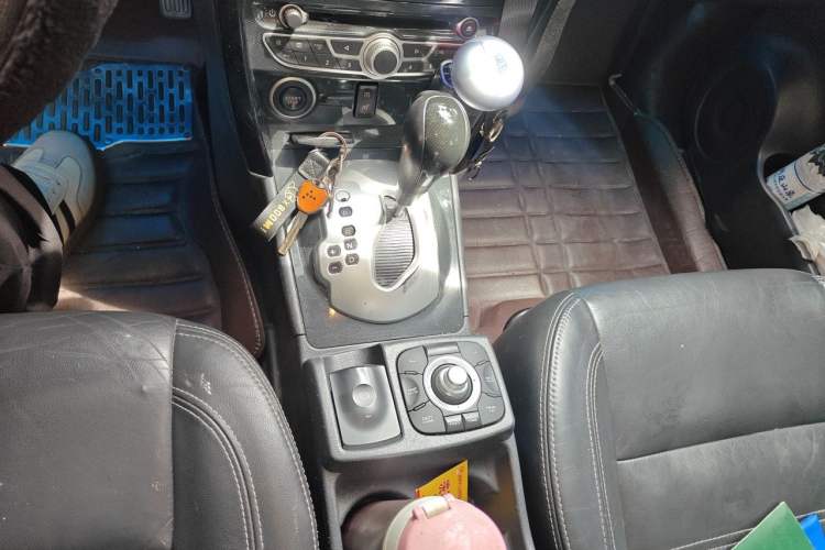 Used Renault Koleos 2012 2.5L Two-Wheel Drive Comfort Edition with Navigation Gear Lever