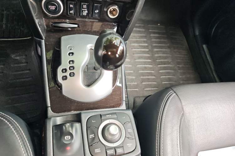 Used Renault Koleos 2012 2.5L 4x4 Comfort Edition with Navigation Gear Lever
