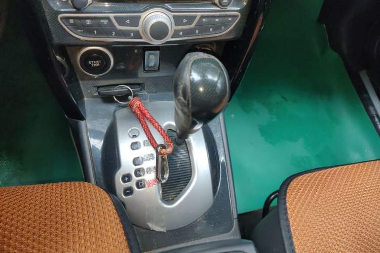 Used Renault Koleos 2012 2.5L Two-Wheel Drive Comfort Edition with Navigation Gear Lever
