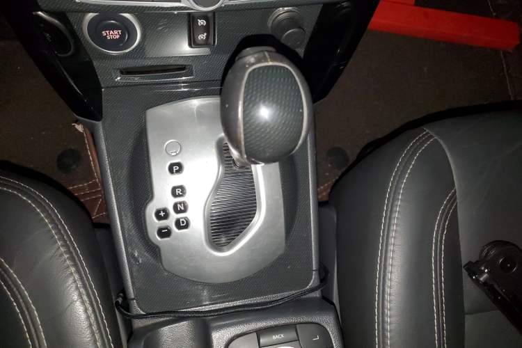 Used Renault Koleos 2012 2.5L Two-Wheel Drive Comfort Edition with Navigation Gear Lever
