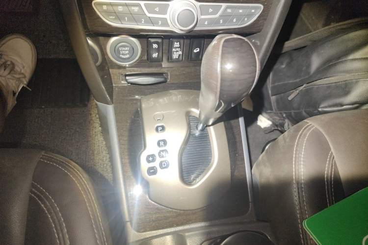 Used Renault Koleos 2012 2.5L 4x4 Comfort Edition with Navigation Gear Lever