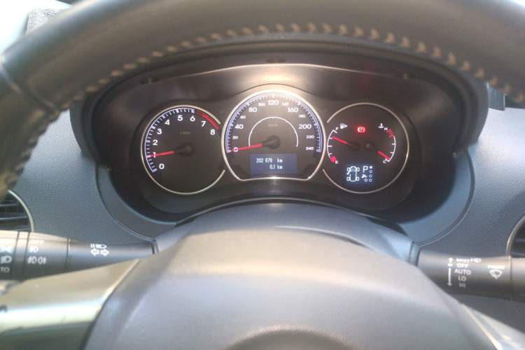 Used Renault Koleos 2012 2.5L Two-Wheel Drive Comfort Edition with Navigation Instrument Cluster
