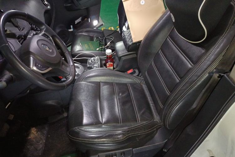 Used Renault Koleos 2012 2.5L Two-Wheel Drive Comfort Edition with Navigation Left Front Seat