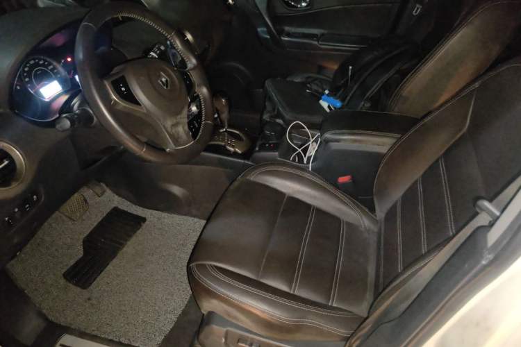 Used Renault Koleos 2012 2.5L 4x4 Comfort Edition with Navigation Left Front Seat