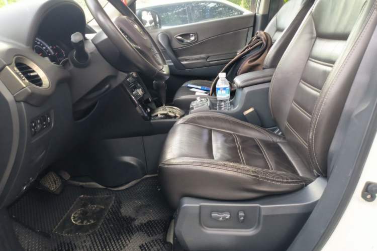 Used Renault Koleos 2012 2.5L Two-Wheel Drive Comfort Edition with Navigation Left Front Seat