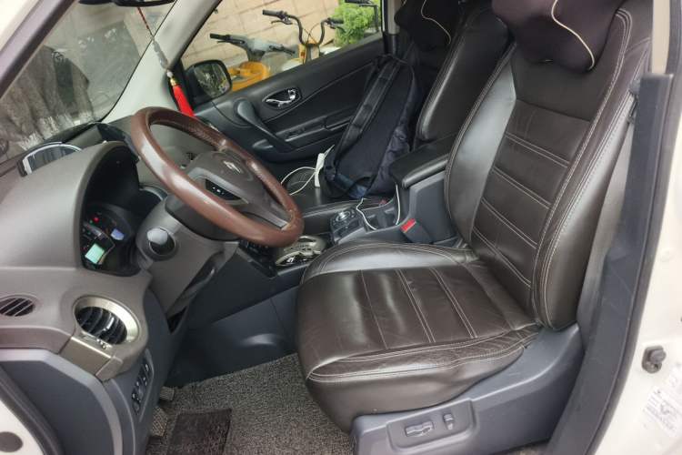 Used Renault Koleos 2012 2.5L 4x4 Comfort Edition with Navigation Left Front Seat