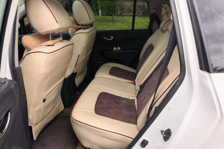 Used Renault Koleos 2012 2.5L Two-Wheel Drive Comfort Edition with Navigation Left Rear Seat