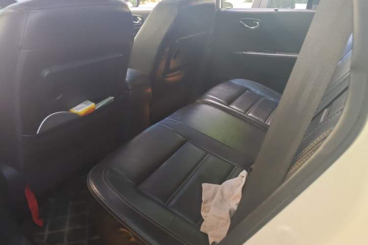 Used Renault Koleos 2012 2.5L 4x4 Comfort Edition with Navigation Left Rear Seat
