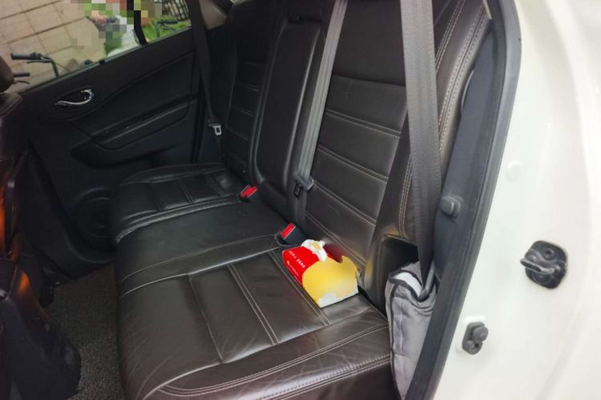 Used Renault Koleos 2012 2.5L 4x4 Comfort Edition with Navigation Left Rear Seat