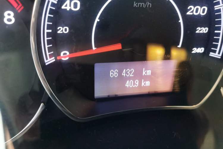 Used Renault Koleos 2012 2.5L 4x4 Comfort Edition with Navigation Odometer Close Up