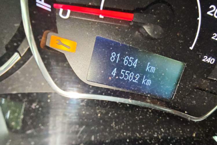 Used Renault Koleos 2012 2.5L 4x4 Comfort Edition with Navigation Odometer Close Up