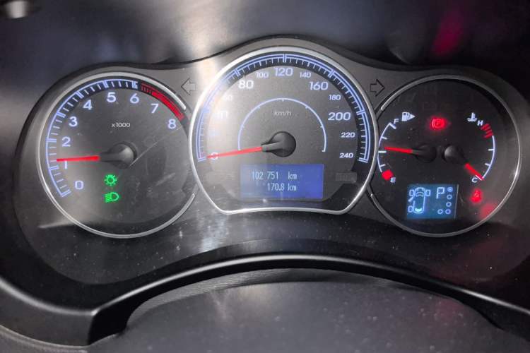 Used Renault Koleos 2012 2.5L Two-Wheel Drive Comfort Edition with Navigation Odometer Close Up