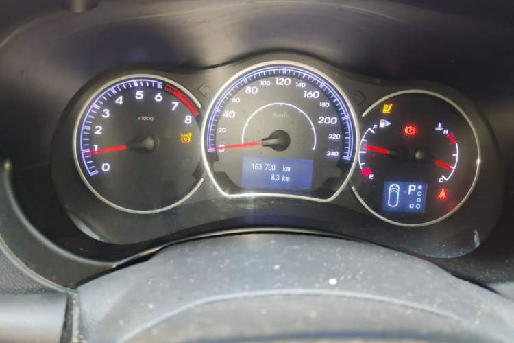 Used Renault Koleos 2012 2.5L Two-Wheel Drive Comfort Edition with Navigation Odometer Close Up