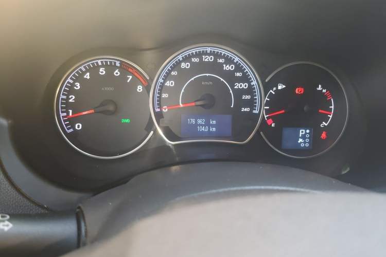 Used Renault Koleos 2012 2.5L 4x4 Comfort Edition with Navigation Odometer Close Up