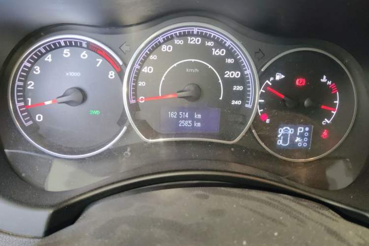 Used Renault Koleos 2012 2.5L 4x4 Comfort Edition with Navigation Odometer Close Up
