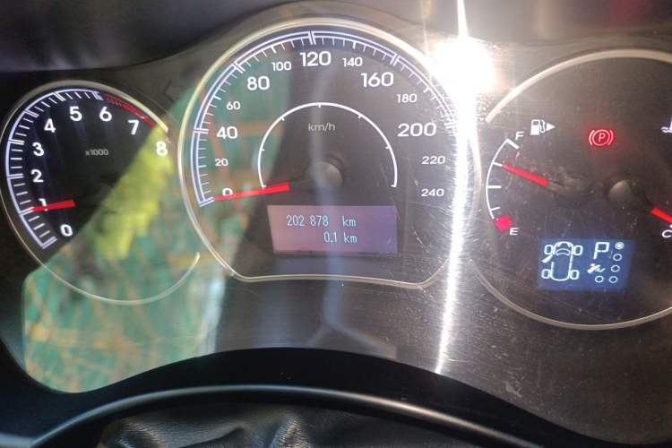 Used Renault Koleos 2012 2.5L Two-Wheel Drive Comfort Edition with Navigation Odometer Close Up