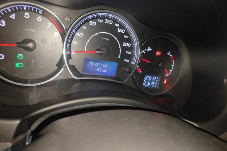 Used Renault Koleos 2012 2.5L 4x4 Comfort Edition with Navigation Odometer Close Up