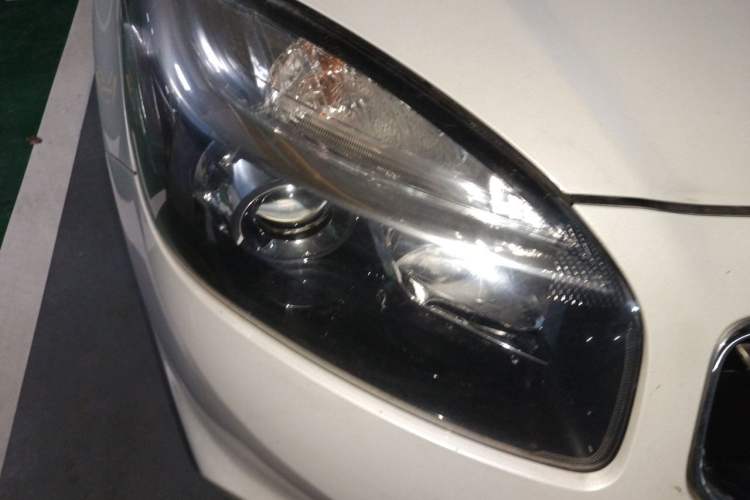 Used Renault Koleos 2012 2.5L Two-Wheel Drive Comfort Edition with Navigation Right Front Headlight