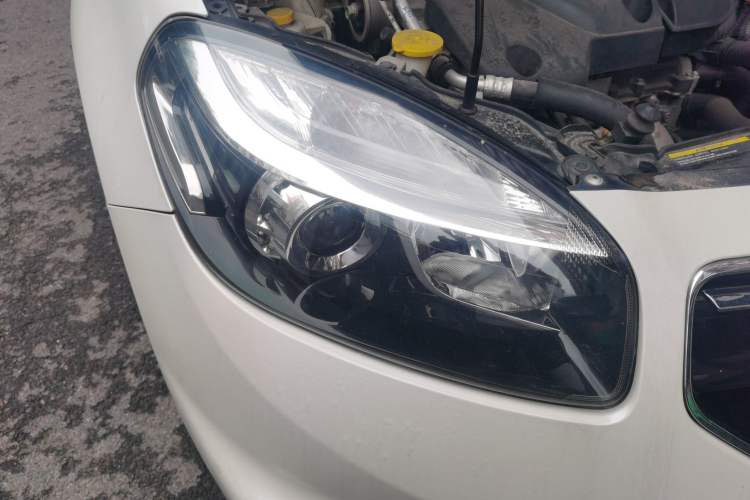 Used Renault Koleos 2012 2.5L 4x4 Comfort Edition with Navigation Right Front Headlight