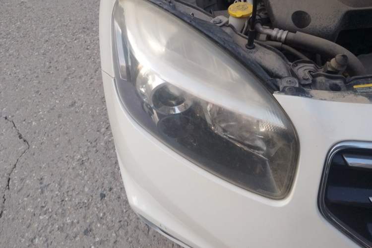 Used Renault Koleos 2012 2.5L 4x4 Comfort Edition with Navigation Right Front Headlight