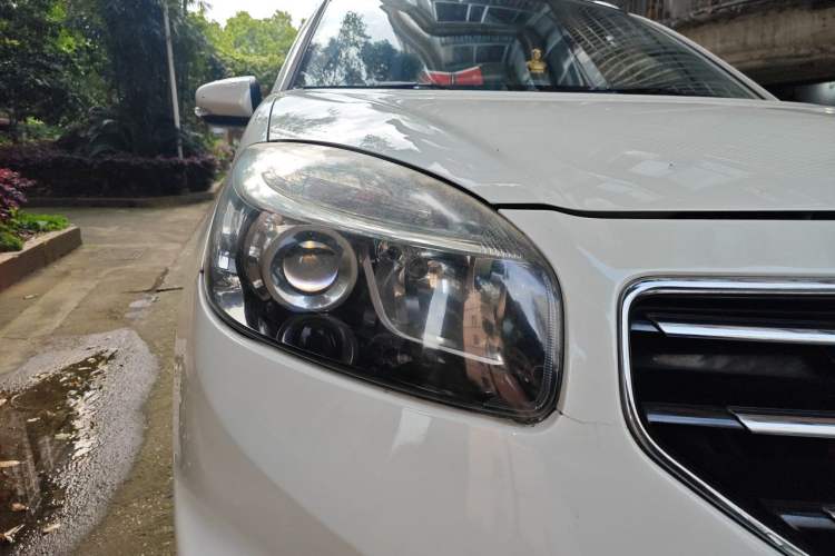Used Renault Koleos 2012 2.5L Two-Wheel Drive Comfort Edition with Navigation Right Front Headlight