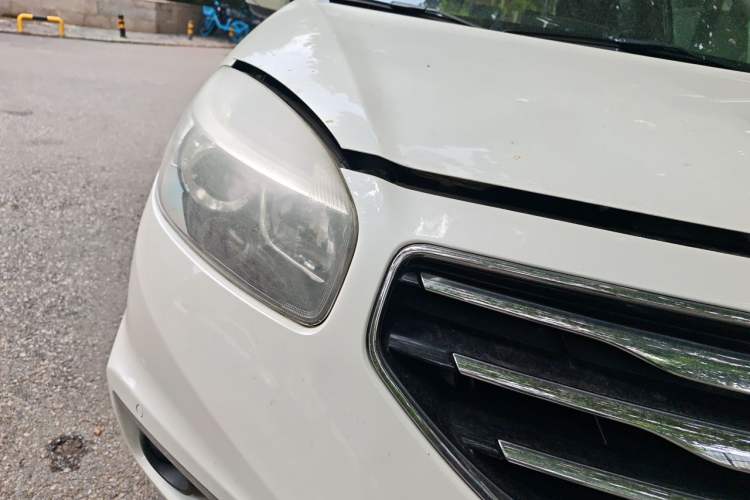Used Renault Koleos 2012 2.5L 4x4 Comfort Edition with Navigation Right Front Headlight