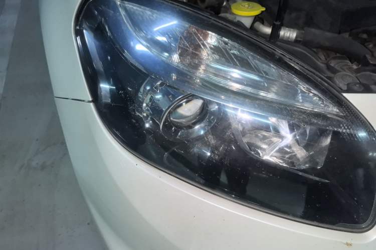 Used Renault Koleos 2012 2.5L Two-Wheel Drive Comfort Edition with Navigation Right Front Headlight