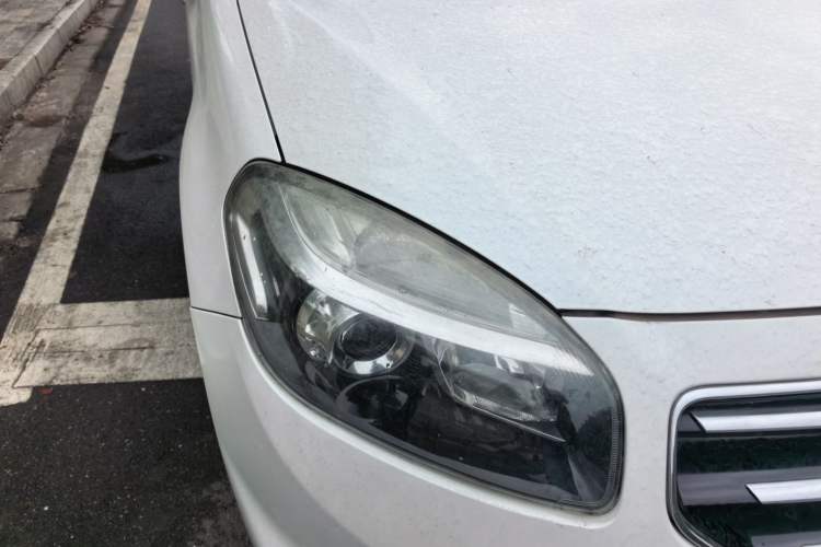 Used Renault Koleos 2012 2.5L Two-Wheel Drive Comfort Edition with Navigation Right Front Headlight