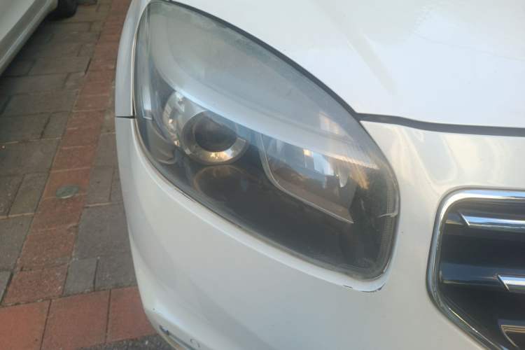 Used Renault Koleos 2012 2.5L Two-Wheel Drive Comfort Edition with Navigation Right Front Headlight
