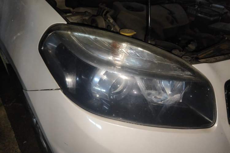 Used Renault Koleos 2012 2.5L 4x4 Comfort Edition with Navigation Right Front Headlight