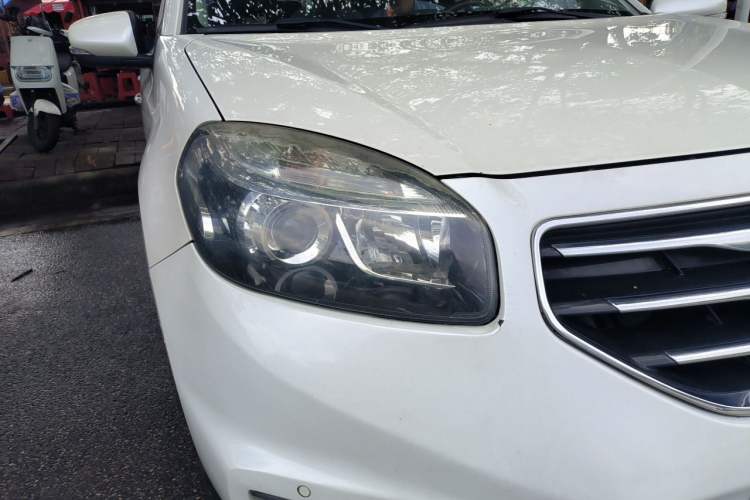 Used Renault Koleos 2012 2.5L Two-Wheel Drive Comfort Edition with Navigation Right Front Headlight