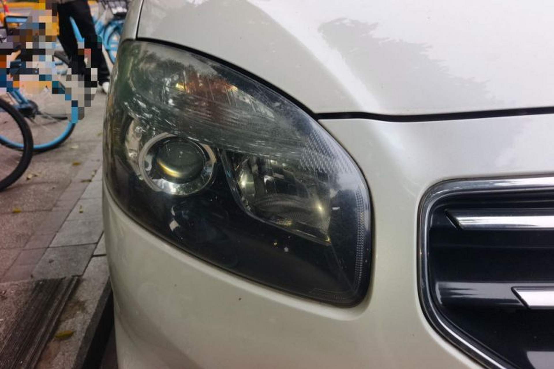 Used Renault Koleos 2012 2.5L 4x4 Comfort Edition with Navigation Right Front Headlight