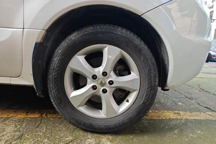 Used Renault Koleos 2012 2.5L Two-Wheel Drive Comfort Edition with Navigation Right Front Wheel Hub